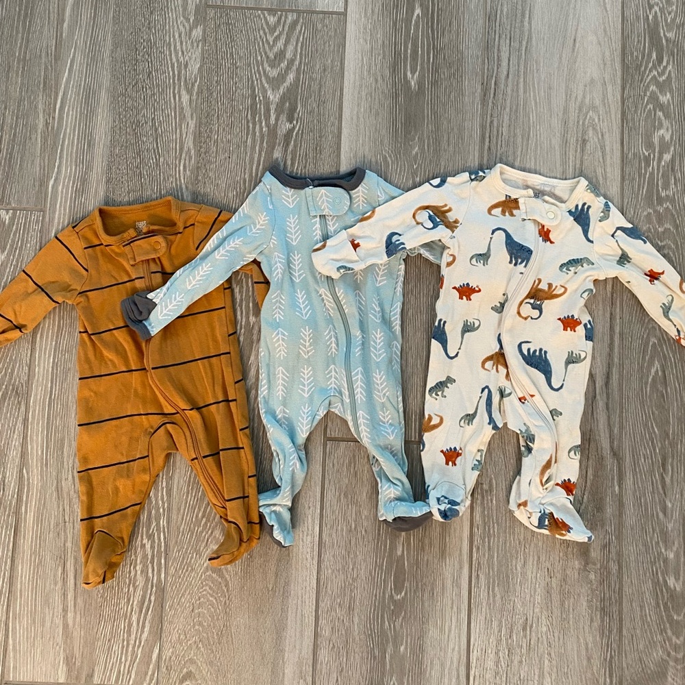 Long sleeve newborn footie onesies with zips and hand foldovers bundle